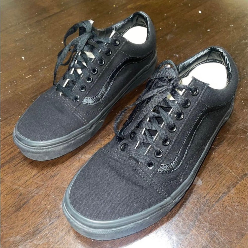 Vans men size 8, womens 9.5, worn only a few times